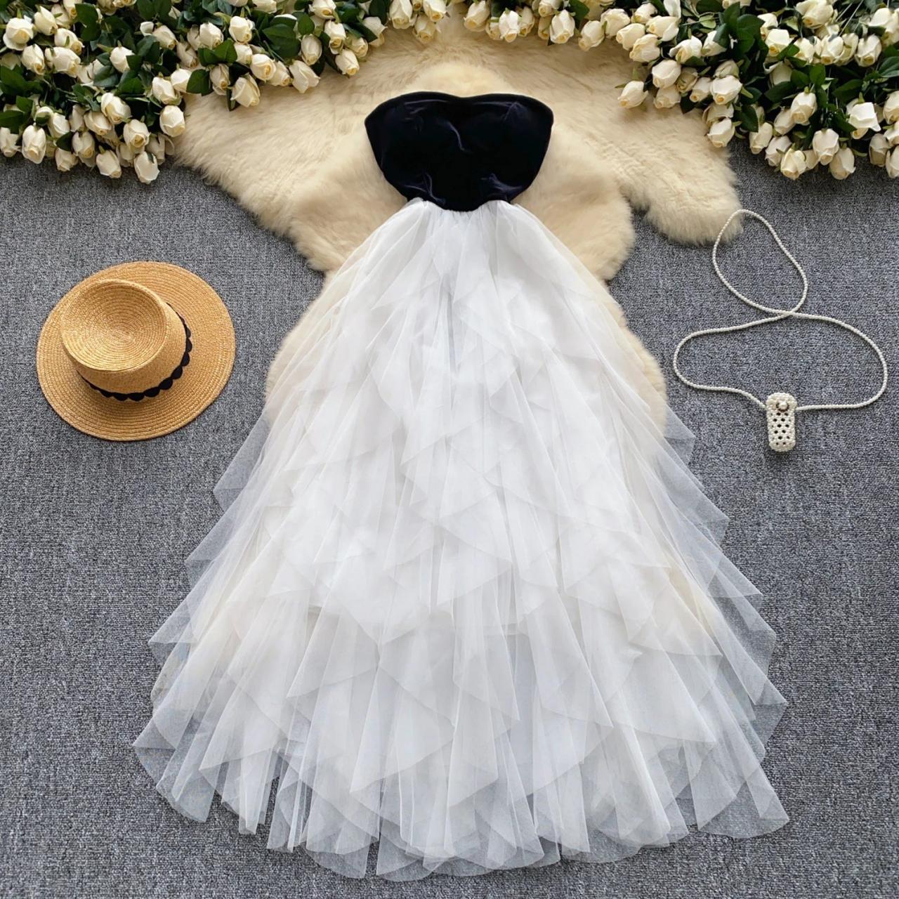 Strapless Black-white Layered Tulle Evening Gown