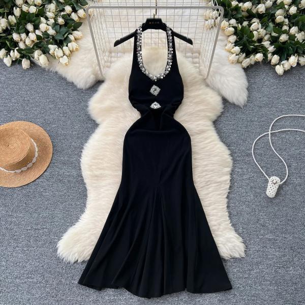 Womens Sleeveless V-Neck Maxi Dress With Belted Waist & Paisley Print main image 1